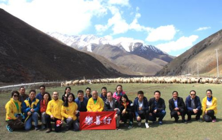 回訪祁連縣野牛溝鄉(xiāng)寄校僑愛(ài)牧場(chǎng)。