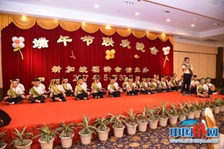 端午節(jié)聯(lián)歡晚會表演。鄭松波 攝