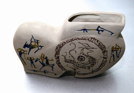 圖為金永愉收藏的一只陶瓷鞋，從外觀看很難看出是鞋子。