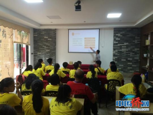 暨大華文學院建茶文化學堂 面向海外學生首開體驗課 周海莎 攝