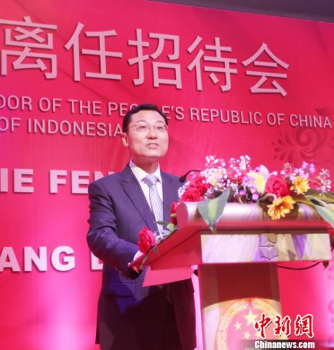 圖為謝鋒在招待會上致辭?！×钟纻?攝