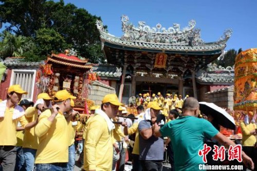 圖為巡回“祈?！被顒印！埥鸫?攝