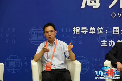 2017天津“華博會”舉辦海外華文媒體論壇，50多位海外華文媒體和國內(nèi)媒體代表論道“媒體融合”。圖為新華網(wǎng)副總編輯楊新華發(fā)言。冉文娟 攝
