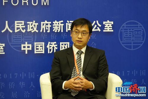 2017天津“華博會”舉辦海外華文媒體論壇，50多位海外華文媒體和國內(nèi)媒體代表論道“媒體融合”。圖為新西蘭天維網(wǎng)高級編輯單桂志發(fā)言。冉文娟 攝