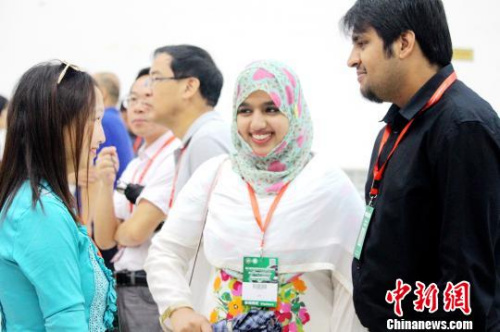 圖為海外客商洽談中?！吻汕?攝