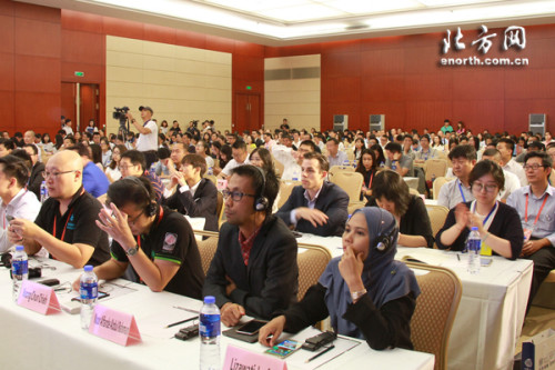 　　來自十余個(gè)國(guó)家政府機(jī)構(gòu)、大學(xué)、科研機(jī)構(gòu)、企業(yè)等180余家機(jī)構(gòu)200余名代表參加了會(huì)議