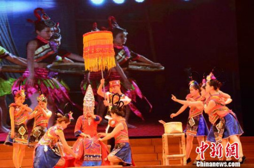 圖為漳浦縣赤嶺畬族歌舞團(tuán)。　張金川 攝