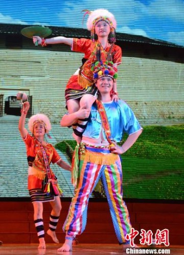 圖為華安縣高山族舞蹈隊(duì)。　張金川 攝