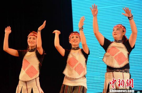 圖為臺(tái)灣宜蘭縣東岳社區(qū)—山野趣舞蹈團(tuán)。　張金川 攝