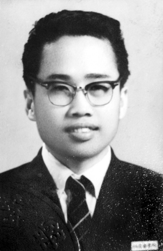 1964年大學(xué)畢業(yè)照。