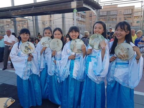 (巴塞羅那華星藝術團)