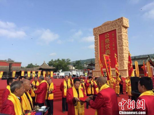 祭祀現(xiàn)場?！〈蘖?攝