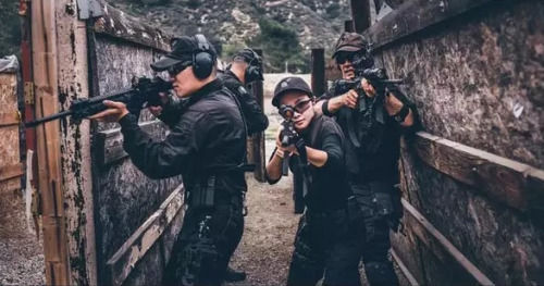 訓(xùn)練中的李七七和隊友