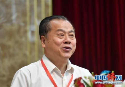 圖為新當(dāng)選會(huì)長(zhǎng)林鴻致辭?！蚊鳌z