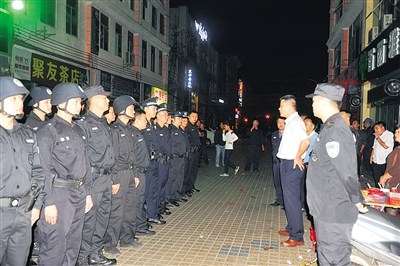 文昌市公安局開展娛樂場(chǎng)所禁毒清查行動(dòng)。