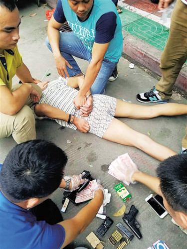 抓獲毒品犯罪嫌疑人現場。