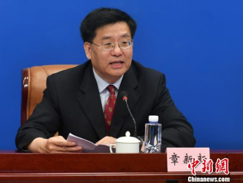 6月26日，中國新聞社社長章新新代表主辦單位宣布，屆時(shí)將有五大洲60余個(gè)國家和地區(qū)的400多家華文媒體的高層人士相聚福州，與中央主要新聞機(jī)構(gòu)及部分地方媒體負(fù)責(zé)人共同參會(huì)，大會(huì)規(guī)模將超過500人。(記者 呂明攝)呂明 攝