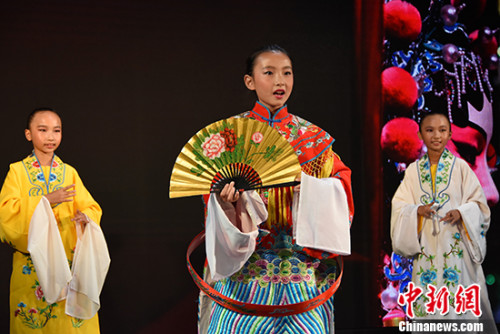 小學(xué)員們現(xiàn)場(chǎng)表演。 <a target='_blank' >中新社</a>記者 張朔 攝