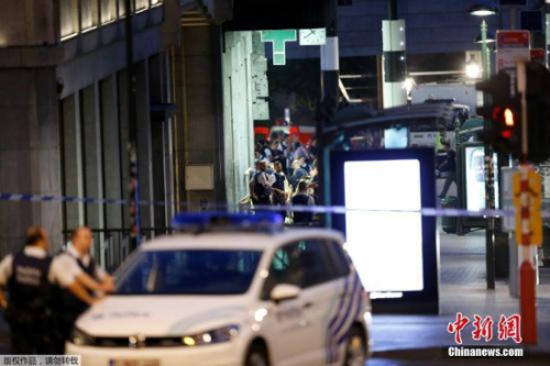 比利時警方通報情況時披露，2017年6月20日晚8點38分，一名身著自殺式爆炸腰帶的男子在引爆之后，被執(zhí)勤士兵當(dāng)場開槍擊中。比利時警方稍后指出，該起事件應(yīng)被視作“恐襲”。