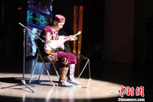 圖為哈薩克族木偶戲。　徐雪 攝