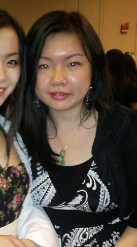 譚倩怡(右)是病人和同儕公認(rèn)的好醫(yī)生。（美國(guó)《世界日?qǐng)?bào)》）