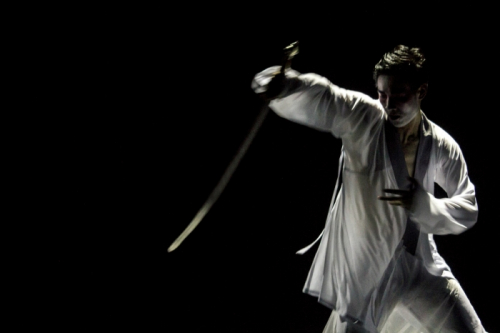 中國(guó)版《哈姆雷特》劇照。（英國(guó)華聞網(wǎng)）