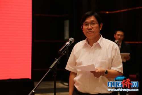 江蘇省僑辦主任王華主持啟幕活動(dòng)。　陳嘯　攝