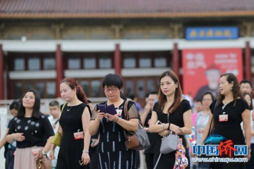 世界華裔杰出青年參觀南京博物院?！?a target='_blank' >中新社</a>記者 泱波 攝