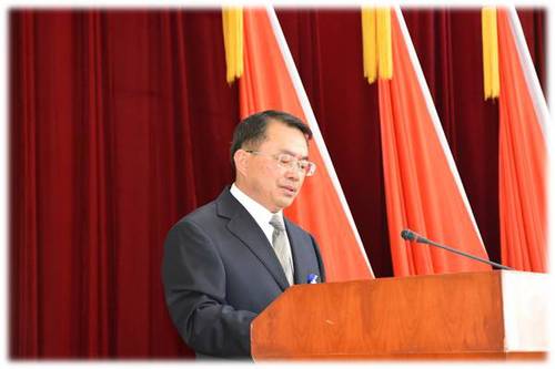 張志堅代表州六屆僑聯(lián)委員會作《工作報告》