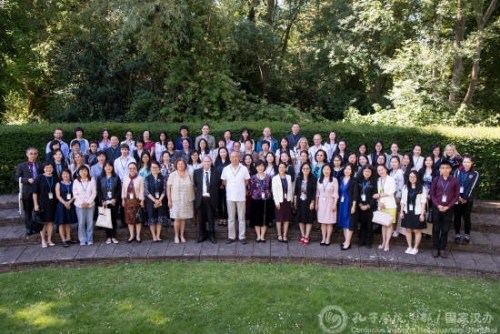 全體與會(huì)教師合影。（國(guó)家漢辦網(wǎng)站圖片）