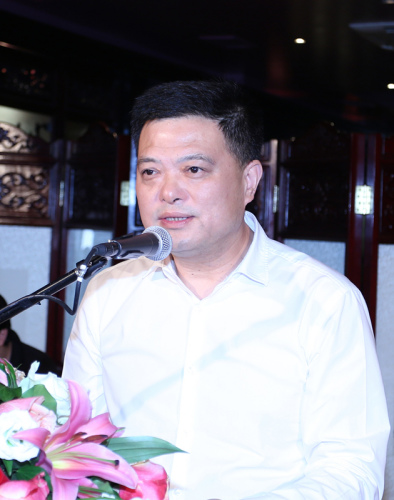 任俐敏代表旅法僑界歡迎福建僑務(wù)代表團(tuán)。