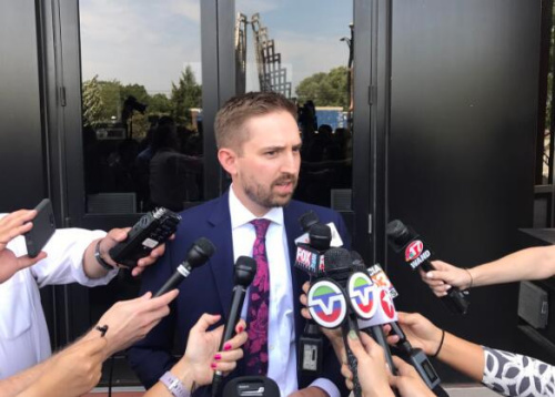 克里斯滕森的辯護(hù)律師布魯諾。