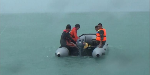 圖為救援人員正在搜救。（海外網(wǎng)圖片）