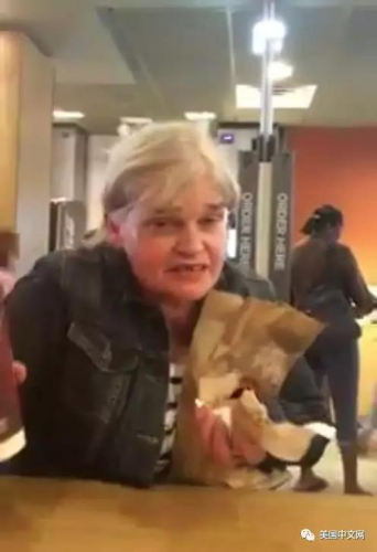 進行言語歧視的老太太（美國中文網）