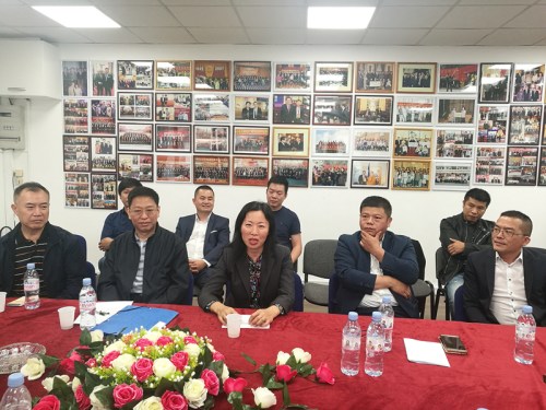 陸青江（中）致辭。（法國《歐洲時報》/孔帆 攝）