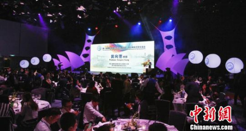 澳大利亞深圳社團總會會長黃向墨教授致閉幕詞?！〗L庚 攝