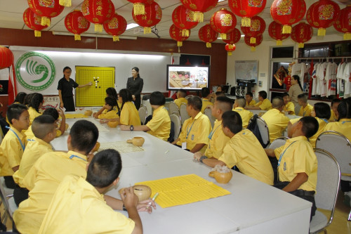 教師宣布五子棋比賽規(guī)則 教師宣布五子棋比賽規(guī)則