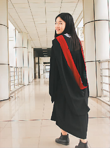 陳曼沁認(rèn)為，中介老師可以是申請(qǐng)的重要因素，但并不是決定因素。決定申請(qǐng)結(jié)果的還是留學(xué)生自身的實(shí)力。她身邊就有成績(jī)等各項(xiàng)條件很好、但是文案很一般，卻被加拿大著名商學(xué)院錄取的例子。