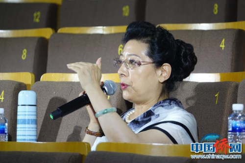 評委關(guān)牧村點(diǎn)評。馬秀秀 攝