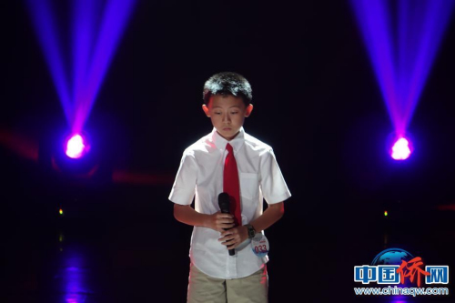 圖為選手彭踐凡演唱《當(dāng)你老了》。中國(guó)僑網(wǎng) 馬秀秀 攝