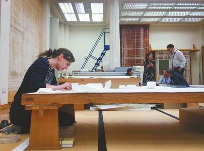 修復(fù)室內(nèi)非常整潔寬敞，地板上鋪著亞洲風(fēng)格的席子，去工作或拜訪，均需拖鞋。