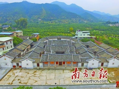 張榕軒是我國近代史上著名的華僑實業(yè)家、印尼華僑領(lǐng)袖。圖為梅縣區(qū)松口鎮(zhèn)張榕軒故居。何森垚 攝