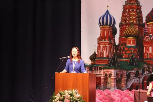 圣彼得堡華人婦女聯(lián)合會(huì)會(huì)長李雙杰致辭。