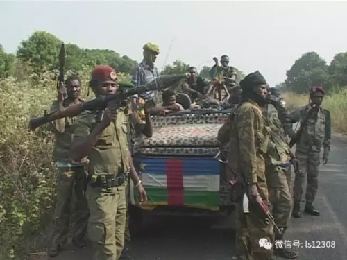 政變武裝攻陷首都，二度撤僑險象環(huán)生