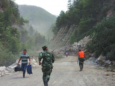 “最美逆行”照片被眾多網友點贊。