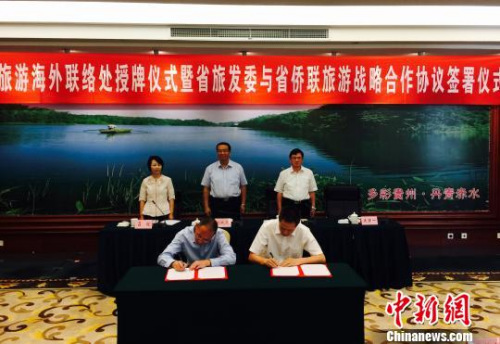 圖為儀式現(xiàn)場。　張偉 攝