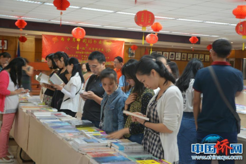 新華書(shū)局在馬尼拉的圖書(shū)展銷會(huì)現(xiàn)場(chǎng)（圖片均由作者提供）