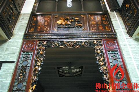 位于牧伯里三巷的陳宅，中堂木雕富麗堂皇。