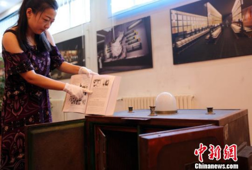 圖為實物與書籍記錄相互佐證?！⊥跏?攝