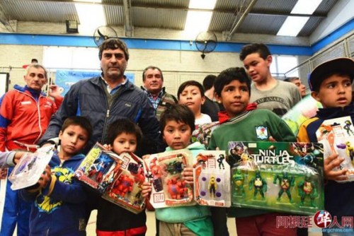 捐贈活動現場。(阿根廷華人網)